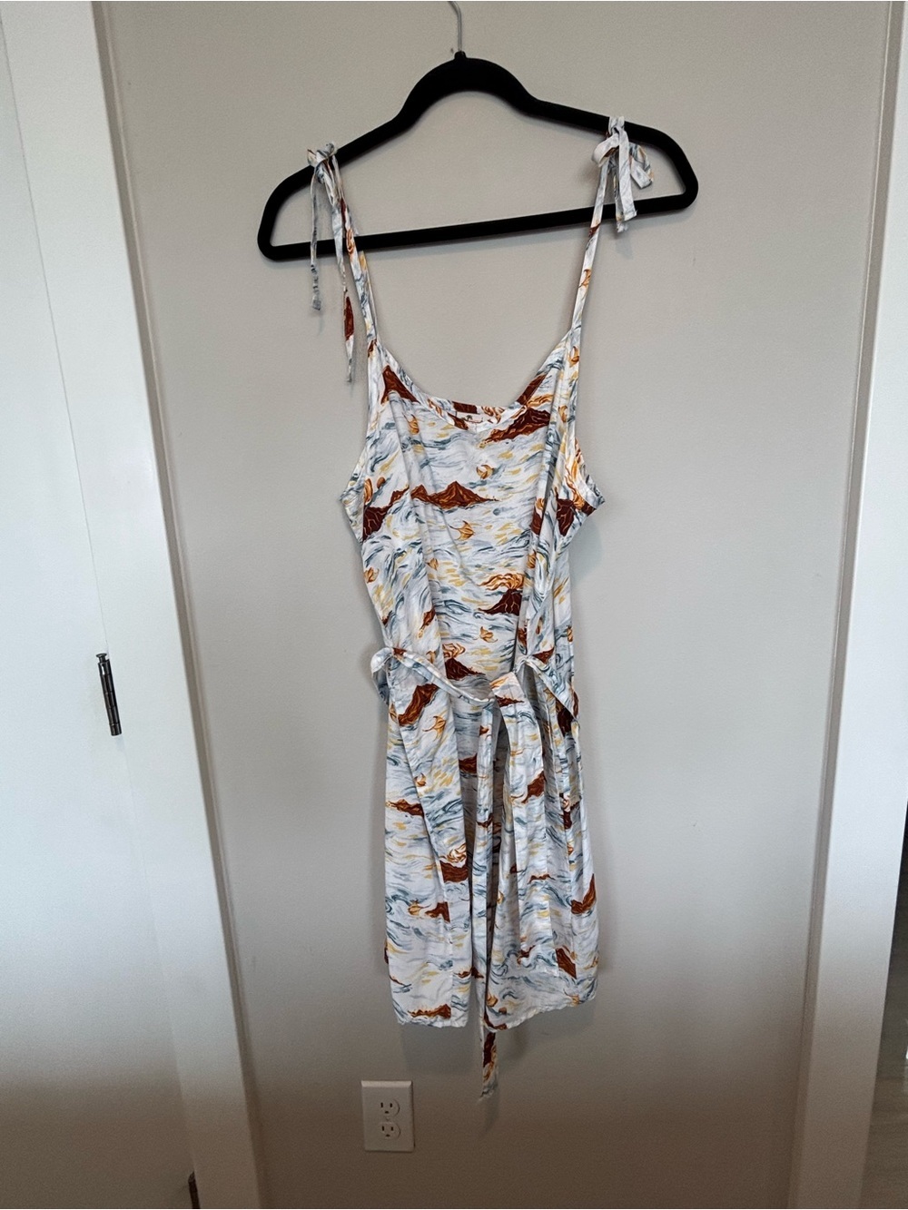 Patagonia Pataloha Rare! White Dress with Rust and Gold Scenic Volcano Print
